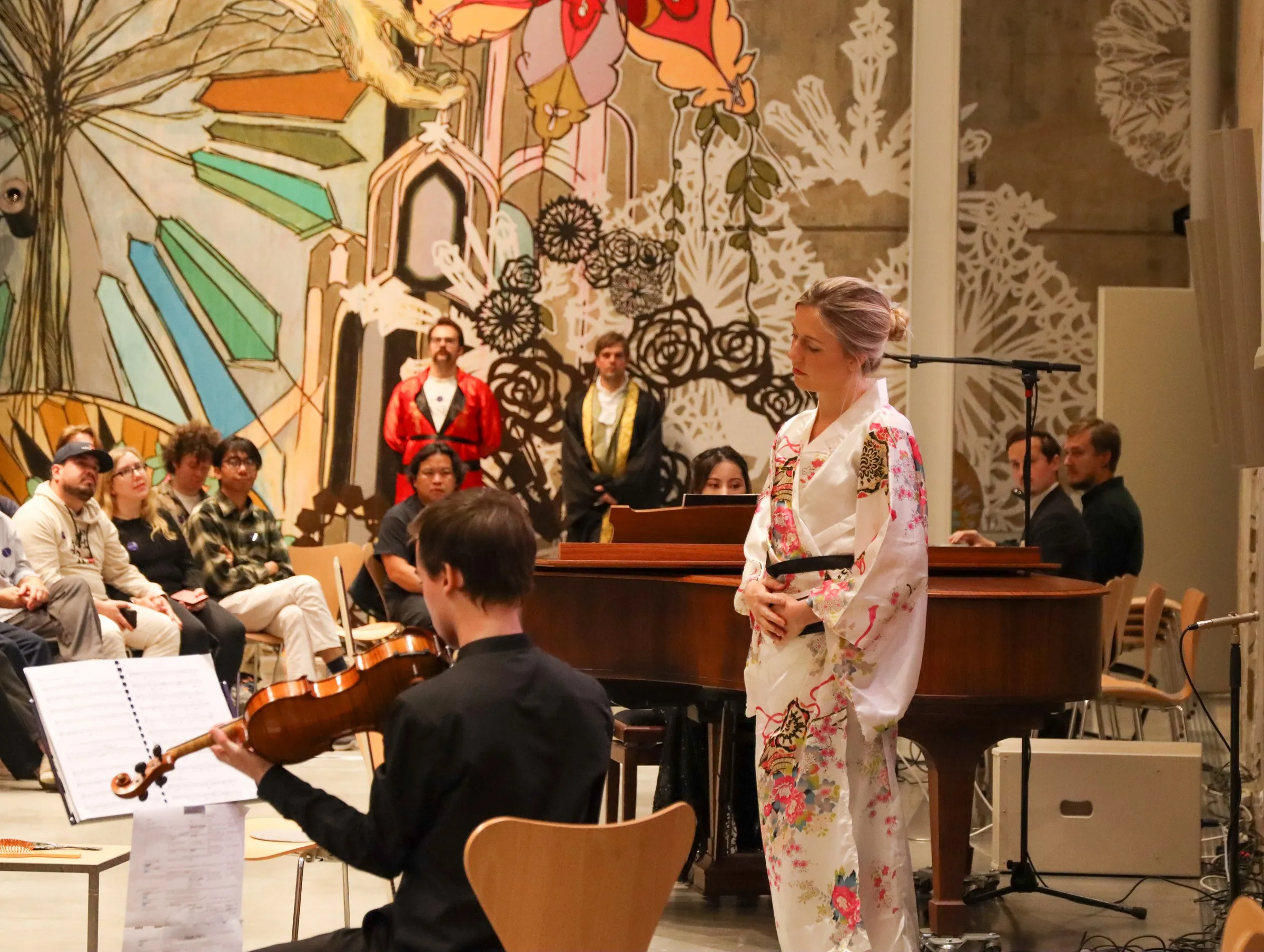 Singers in kimono perform among the audience in a museum hall in Lund